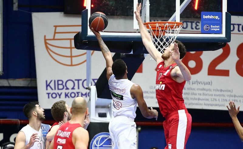 Συνεχίζει να γράφει ιστορία ο Μιλουτίνοφ