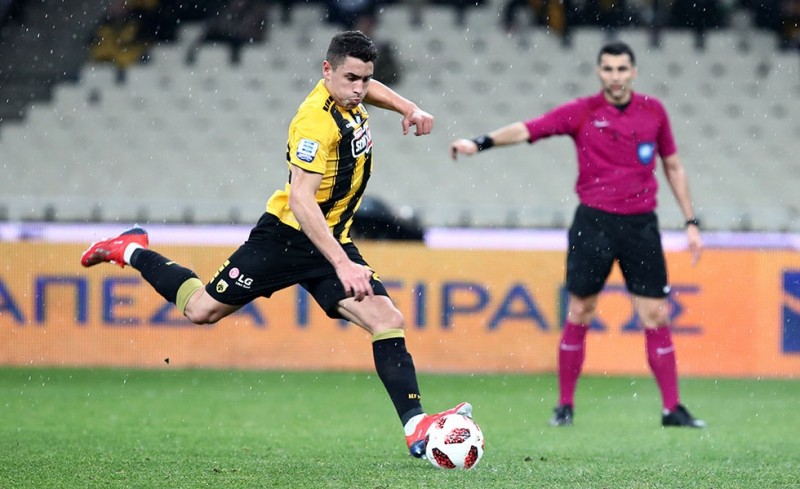 Ο Ολυμπιακός «ματώνει» και η ΑΕΚ με τον... αέρα, πέναλτι!