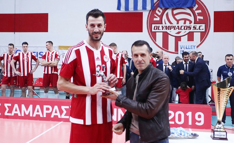 «Το αφιερώνω στην ομάδα και στον κόσμο»