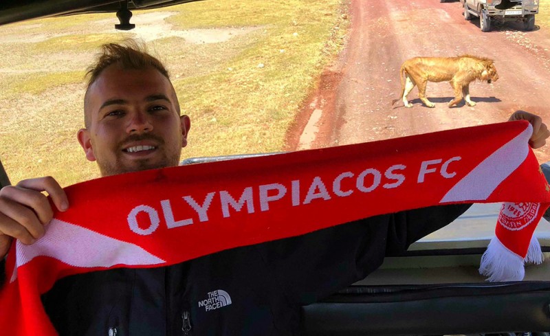 Θρύλος δίπλα στα λιοντάρια! (photo)