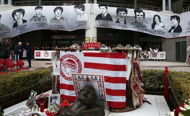 «Να είμαστε όλοι εκεί. ΑΔΕΡΦΙΑ ΖΕΙΤΕ» (photo)