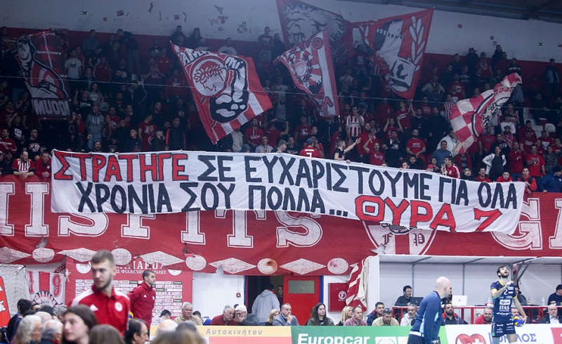 Το πανό της Θύρας 7 για τον Μιχάλη Κουντούρη (photo)