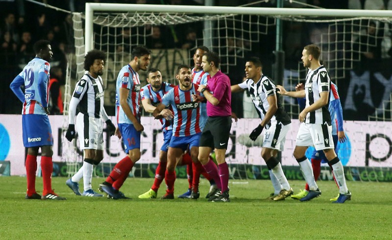 Με καμικάζι Σκουλά, Κουρομπύλια στα ημιτελικά ο ΠΑΟΚ!