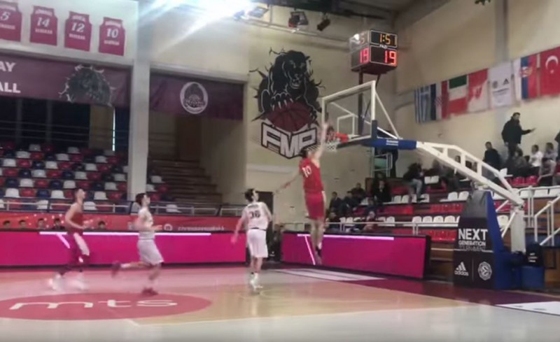 Η παρακάμερα της «ερυθρόλευκης» νίκης (video)