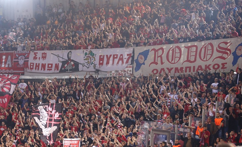 «Σπρώξε, με τη φωνή σου, την ομάδα μας...»