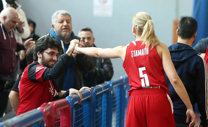 Δίπλα στον Γιάννη και η ομάδα Μπάσκετ Γυναικών