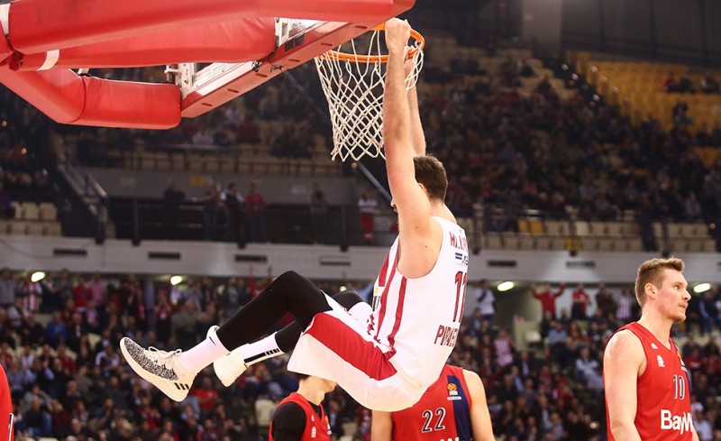 Τρομερό κάρφωμα του «Μίλου» (video)