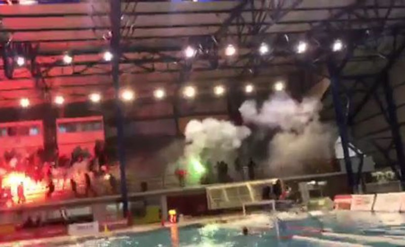 Η αλήτικη επίθεση στα γυναικόπαιδα (video)