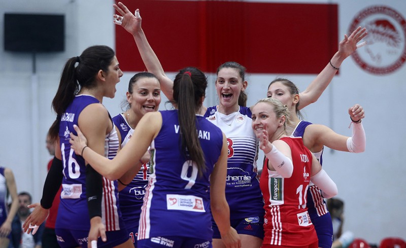 Περνάει τη Θέτιδα και το σηκώνει