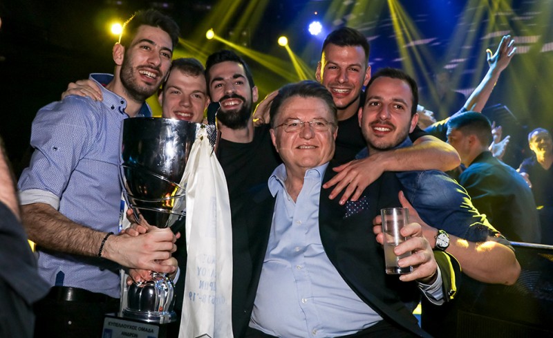 Μετά το γλέντι στην ΑΕΚ, γλέντι και στα μπουζούκια