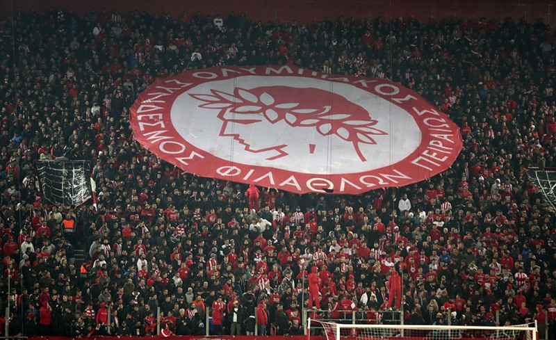 Ξεχωριστές, «ερυθρόλευκες», ευχές! (photos)
