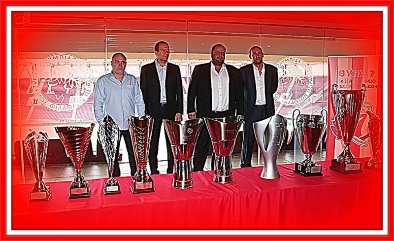 Ενιαίος, ενωμένος, δυνατός ο Ολυμπιακός! Ό,τι και να κάνουν...