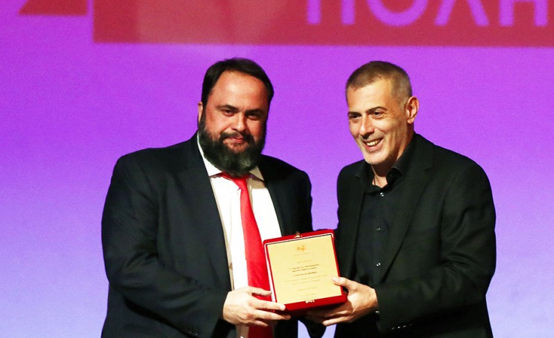 «Παρών» και ο ηγέτης του Ολυμπιακού (video)