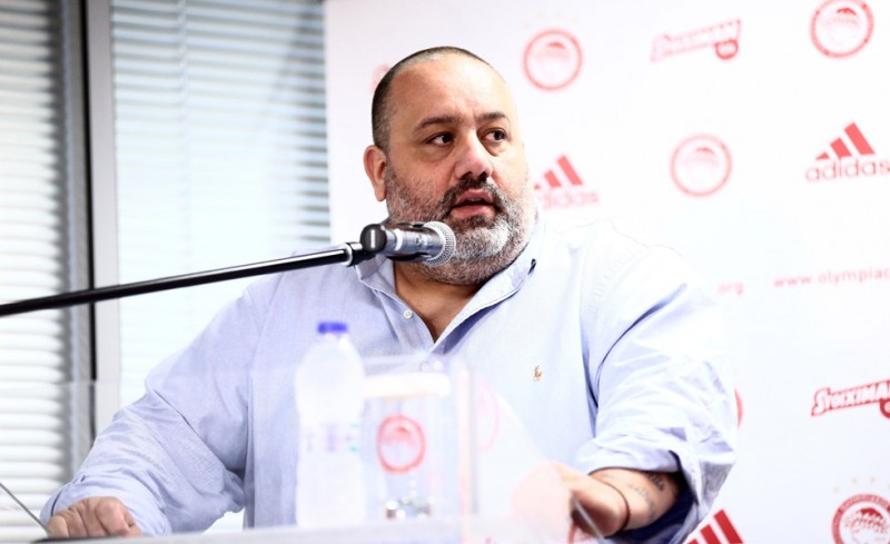 Ο Καραπαπάς βγάζει... σέντρα τους «ευαίσθητους»