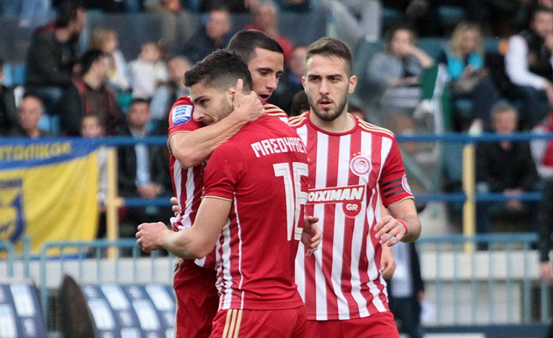 Με αυτούς πάει στη Λαμία για να διευρύνει το σερί