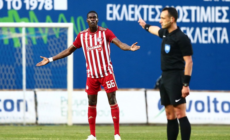 Φοβερά πράγματα! Ο τσαμπουκάς του διαιτητή στον Μασούρα