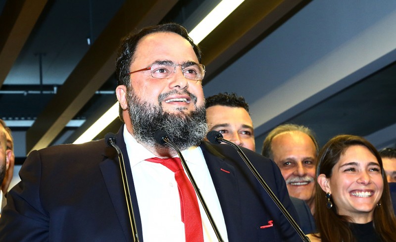 «Σύγχρονο κλειστό γυμναστήριο και κολυμβητήριο με προσωπική μου δαπάνη»