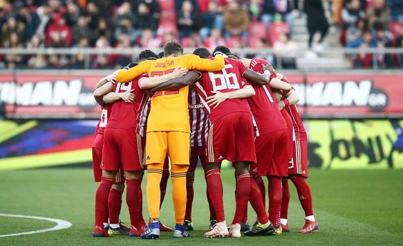 Ο καθένας τη δουλειά του στον Θρύλο