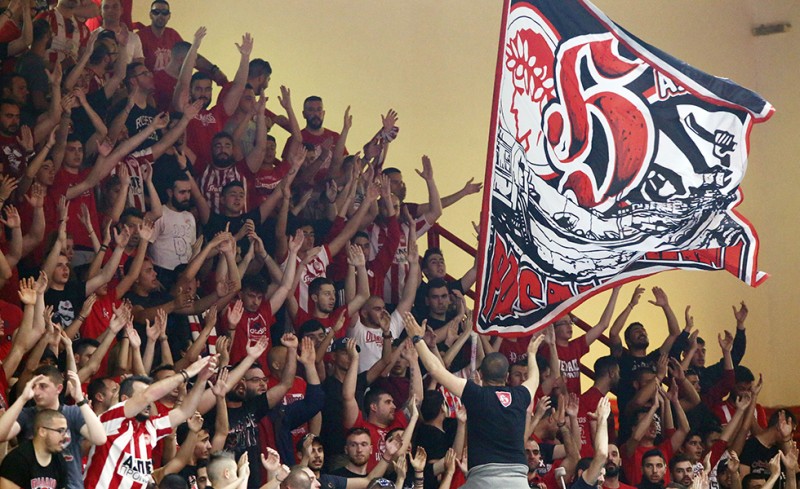 Συγκλονιστικός ο κόσμος στο «καμίνι» του Ρέντη (videos)