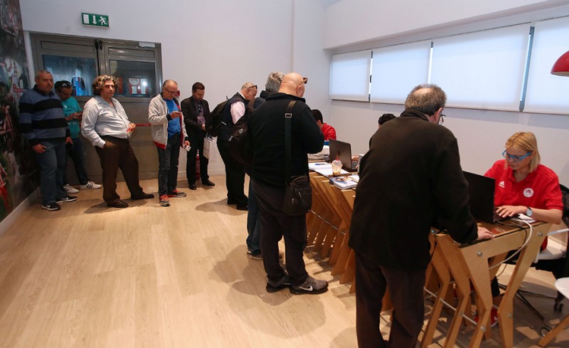 Πανζουρλισμός από τον κόσμο του Θρύλου: 500 ανανεώσεις διαρκείας την πρώτη μέρα!
