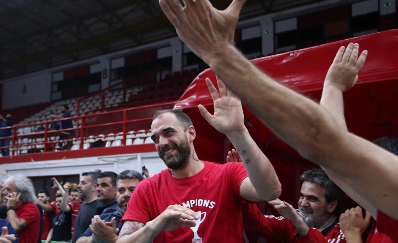 «Ευλογημένος, πρωτοστάτες οι Μαρινάκης, Κουντούρης»