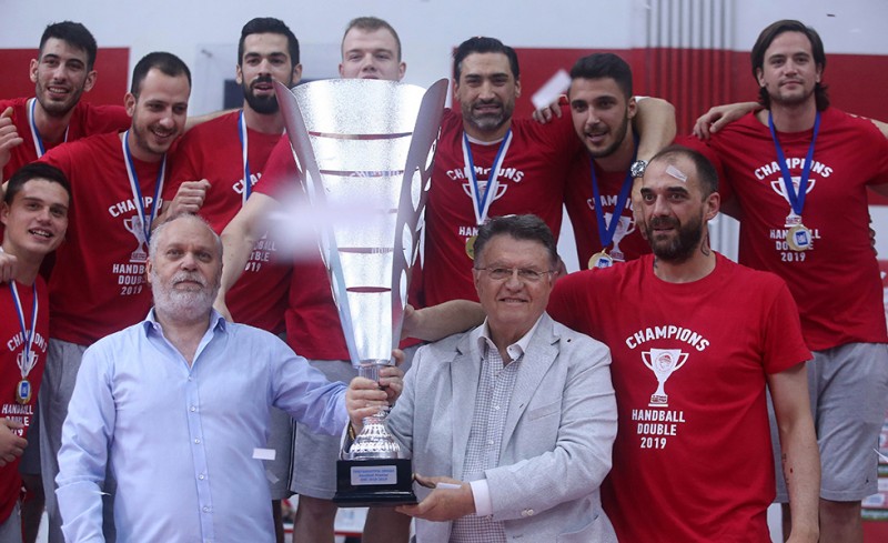 Υπερκούπωση για τον Πρόεδρο. Και συνεχίζει...