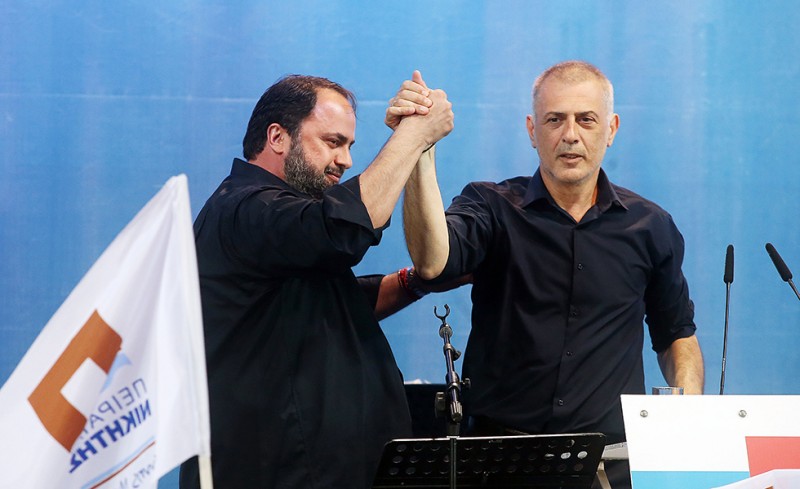 Μία γροθιά και η χειραψία νικητή! (photos)