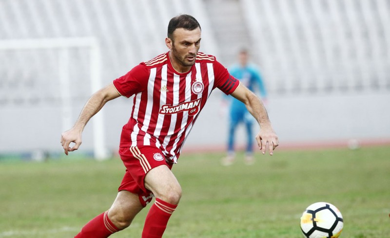 «Ερυθρόλευκες» ευχές σε Τοροσίδη (photo)