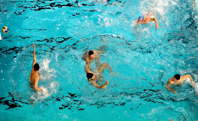 Χαλάρωμα στην πισίνα πριν την τεράστια «μάχη»