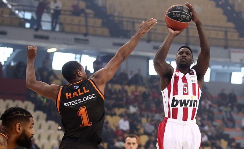 Έκανε την έκπληξη, κράτησε τον Τσέρι!