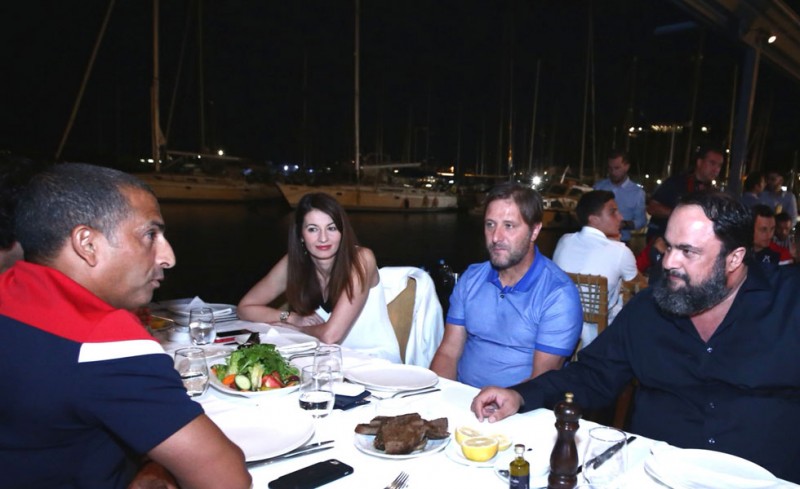 Το οικογενειακό δείπνο σε... κλικ