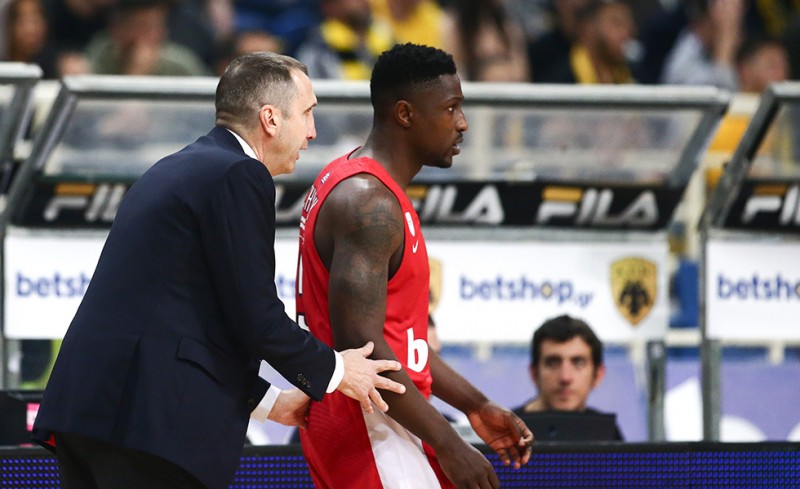 Δίπλα στον Μπλατ και ο Τσέρι (photo)