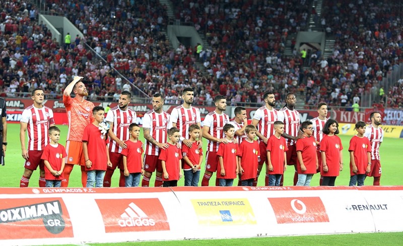 Την κλασική ριγωτή ερυθρόλευκη φανέλα (photo)