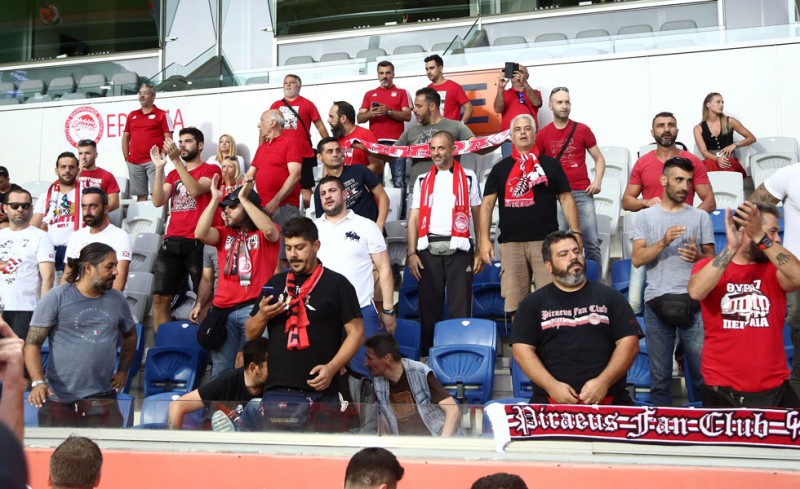 Η ΠΑΕ υποκλίθηκε στον κόσμο. Ξανά (photo)