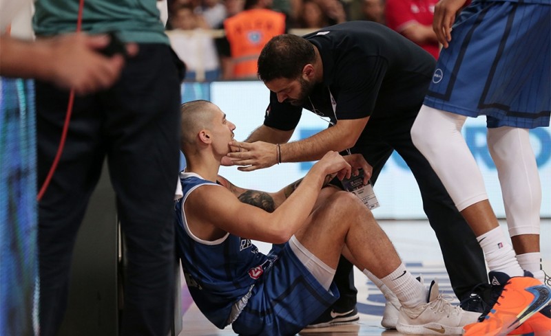 Δύο σπασμένα δόντια ο Κόνιαρης