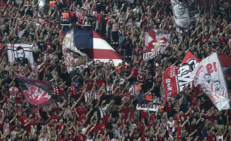 Η Θύρα 7 «σκέπασε» τον ύμνο του Champions League! (video)