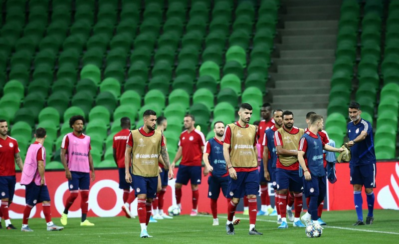Η «ερυθρόλευκη» προπόνηση σε εικόνες