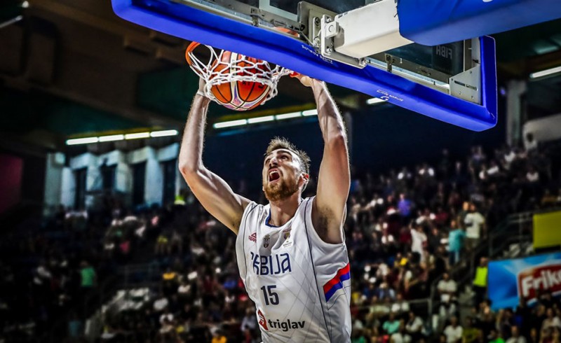 Νέα νίκη για Σερβία με σούπερ Μιλουτίνοφ