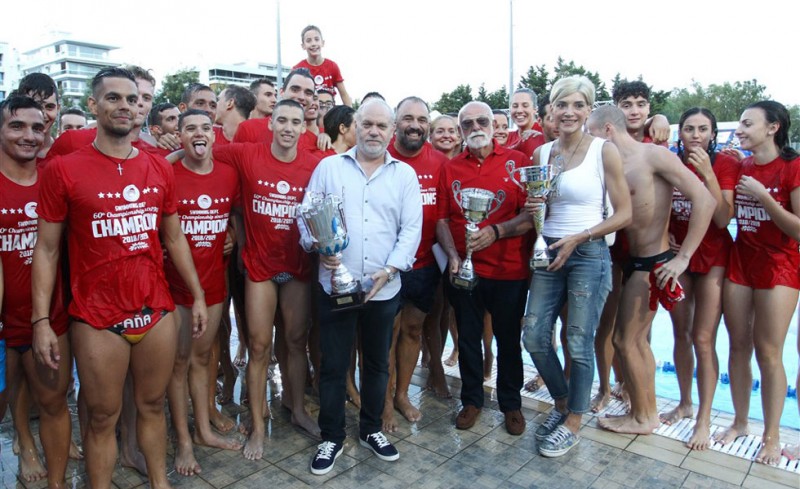 Αιώνιος και απόλυτος Αυτοκράτορας της πισίνας (photos)