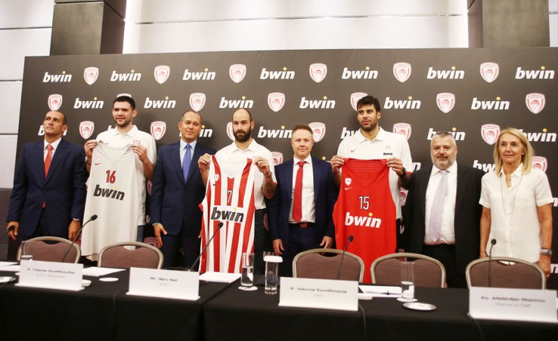 LIVE η παρουσίαση της νέας φανέλας (video)