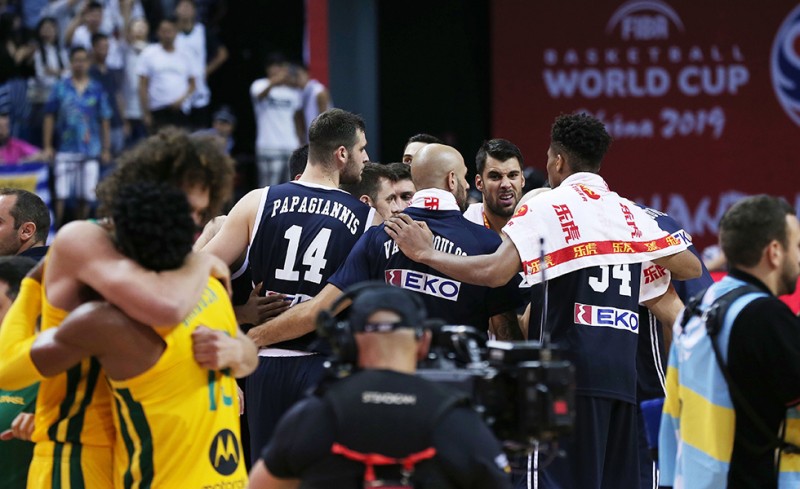 «Αυτοκτονία» της Ελλάδας και ήττα από τη Βραζιλία