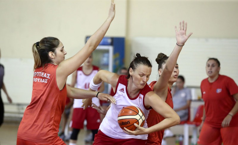 Καταιγιστικές οι «ερυθρόλευκες» στο πρώτο φιλικό