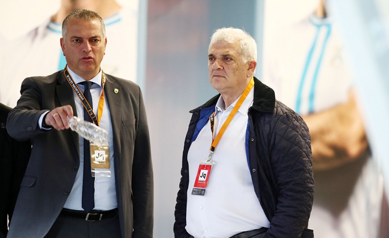 Με τι απ’ όλα να πρωτογελάσεις;