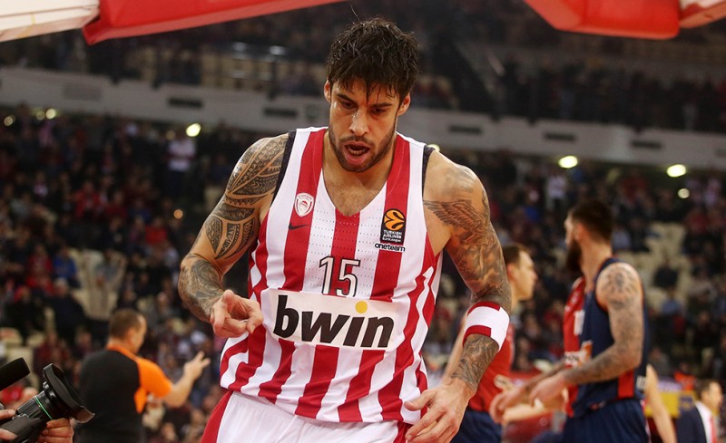 Να μπει με το δεξί