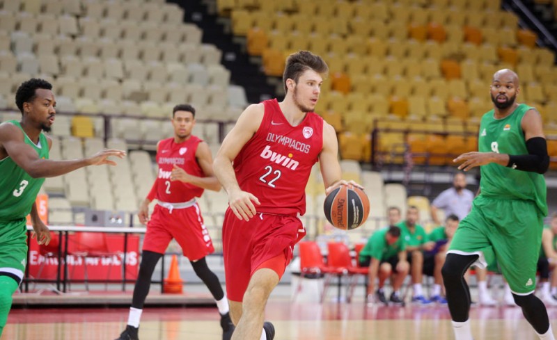 Μέσα ο Χαπ, εκτός ο Βεζένκοβ