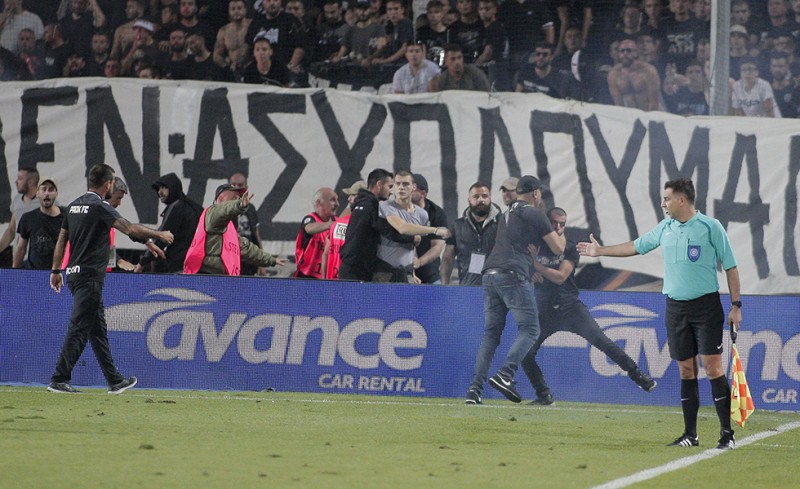 Γελάει ο κόσμος όλος!