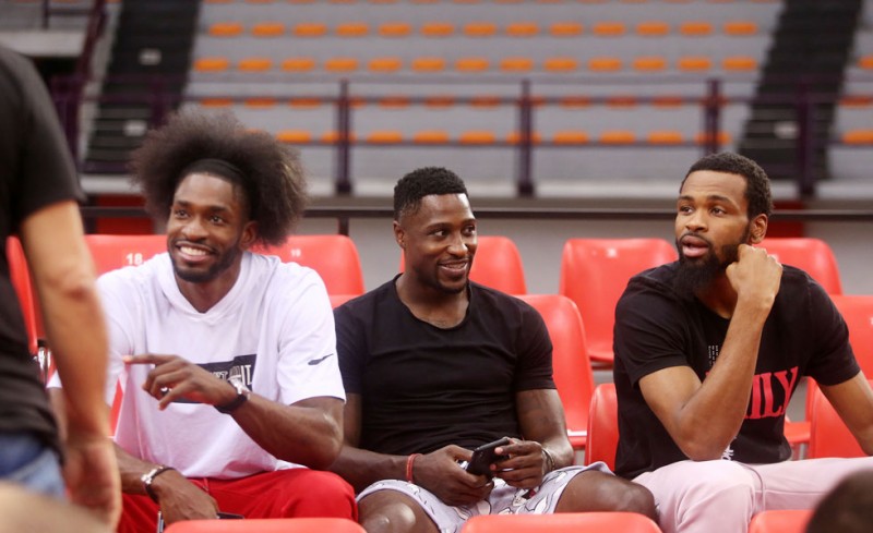 Πολ, Πάντερ και Τσέρι είδαν τα κορίτσια του Θρύλου