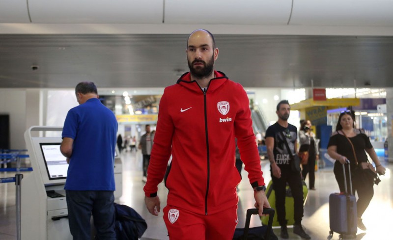 Αναχώρησε για Μόσχα ο Θρύλος (photos)