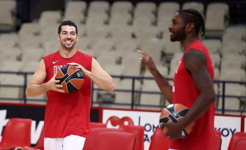 Τους πάνε τα κόκκινα (photos)