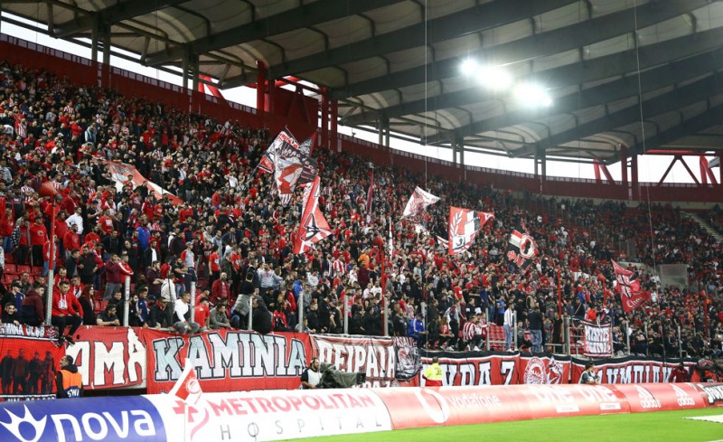 Μεγάλη... μπάλα από το λαό του Ολυμπιακού
